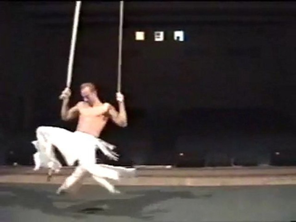 v11AE1_st-110317 Straps Solo presented by CGEAgency