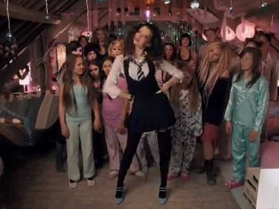 St. Trinians School for Girls ~ Fragman [CM]