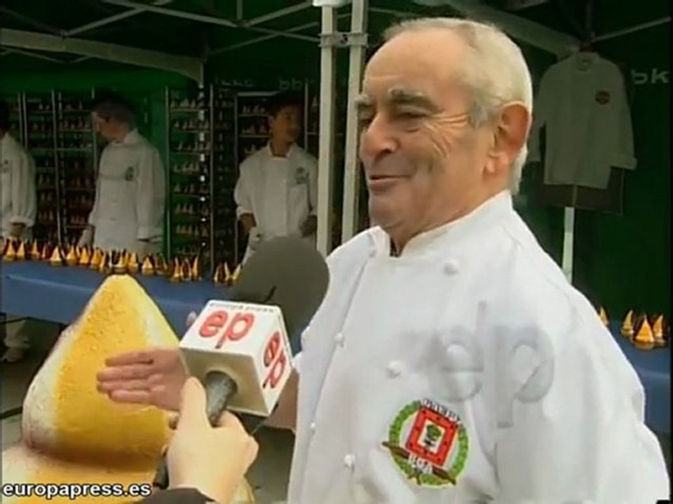 Reparto de dulces típicos en Bilbao