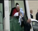 Benedicto XVI, entre multitudes en Santiago