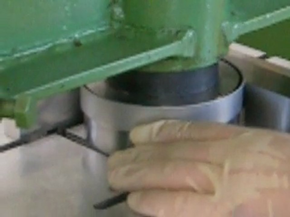 Herstellung einer Prägung auf Blechdosen und Metalldosen von dosenwelten