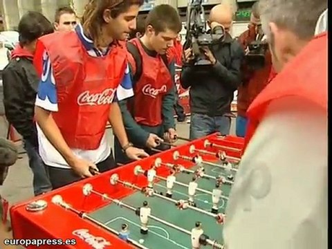 Torneo de futbolín entre madridistas y atléticos