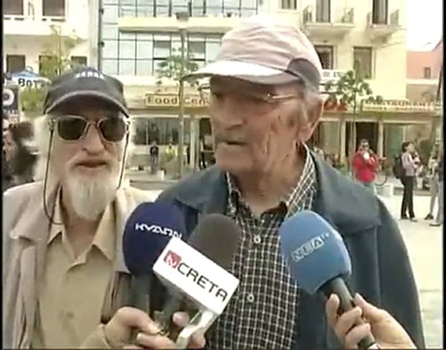 Mann stört Interview