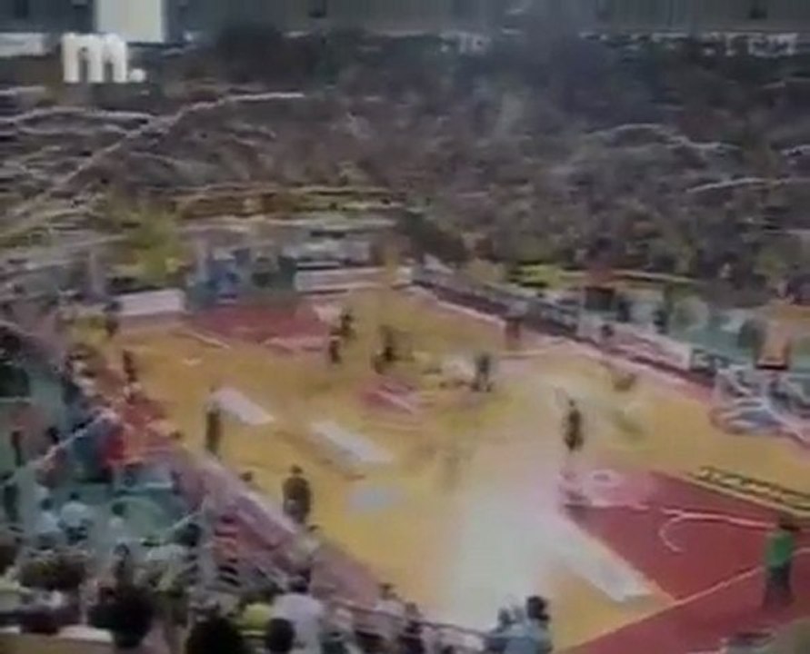 PQ regen auf einem Basketballfeld Fail