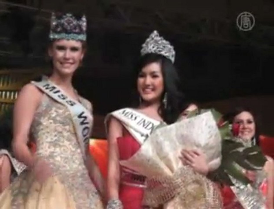 Astrid Ellena couronnée Miss Indonésie 2011