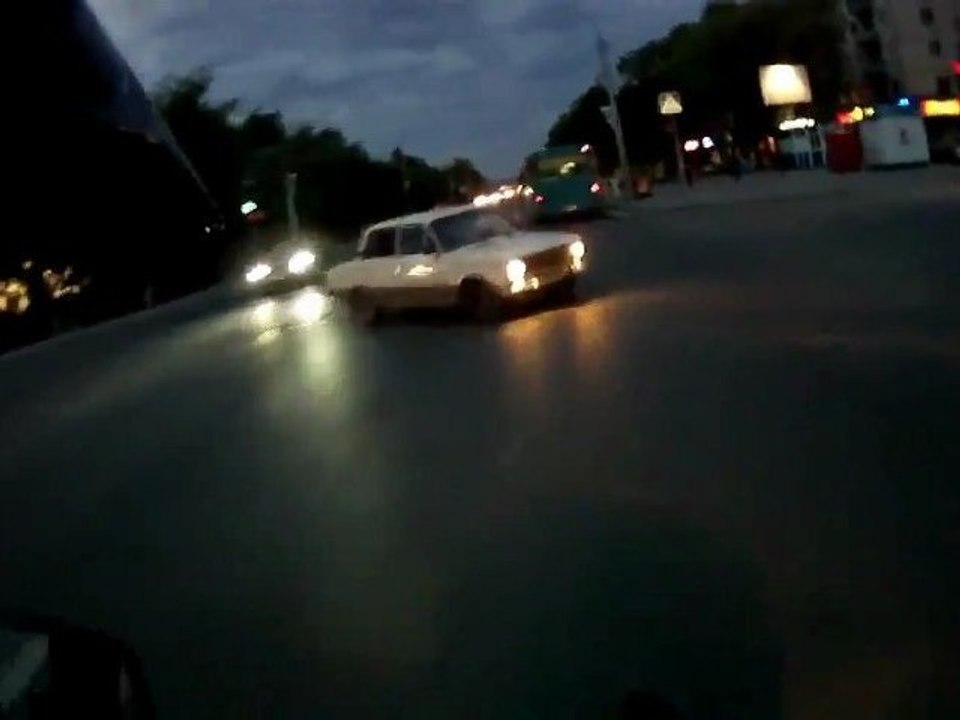 Der Taxifahrer wollte nicht den Weg für die Fahrer-Helm-Cam