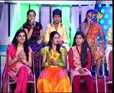 Jhummandi Nadam with Cute Singers - Part 02