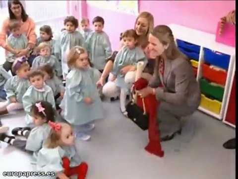 La Infanta Elena inaugura un centro social en Murcia