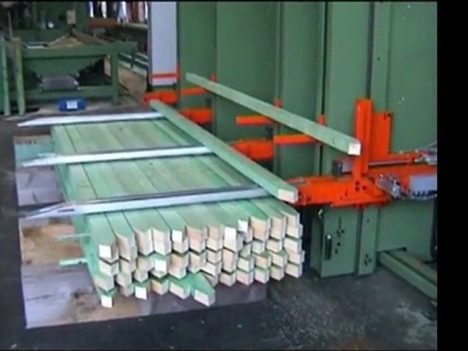 Timme Stapelautomaten GmbH - Stapelmaschine hinter DePauw-Säge