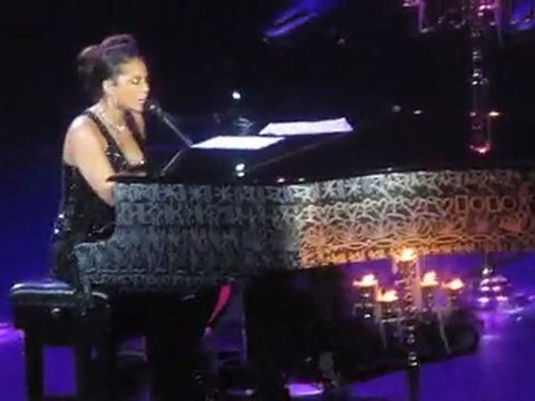 Unthinkable : Alicia Keys Acoustic Live Paris Piano And I Concert