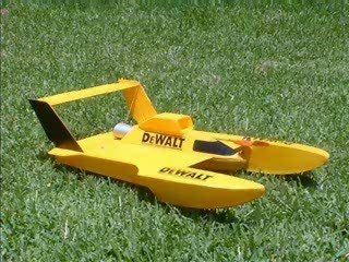 Hydrofoam - Hydroplane amphibie volant