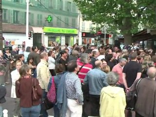 Une salopette en bronze célèbre Coluche à Montrouge