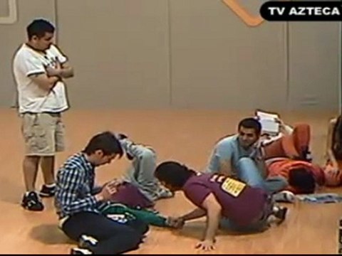 Esme y Johnny felices con sus regalos y escuchando CD de Johnny 1 2