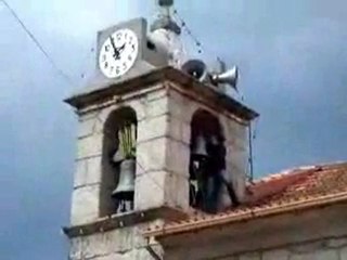 Sinos da Igreja de Loriga na Páscoa