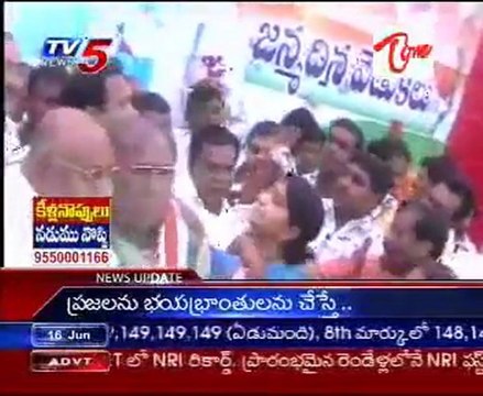 Cong Sr Leader VH Celebrates his 63rd Birthday with 63 Kg Cake!!