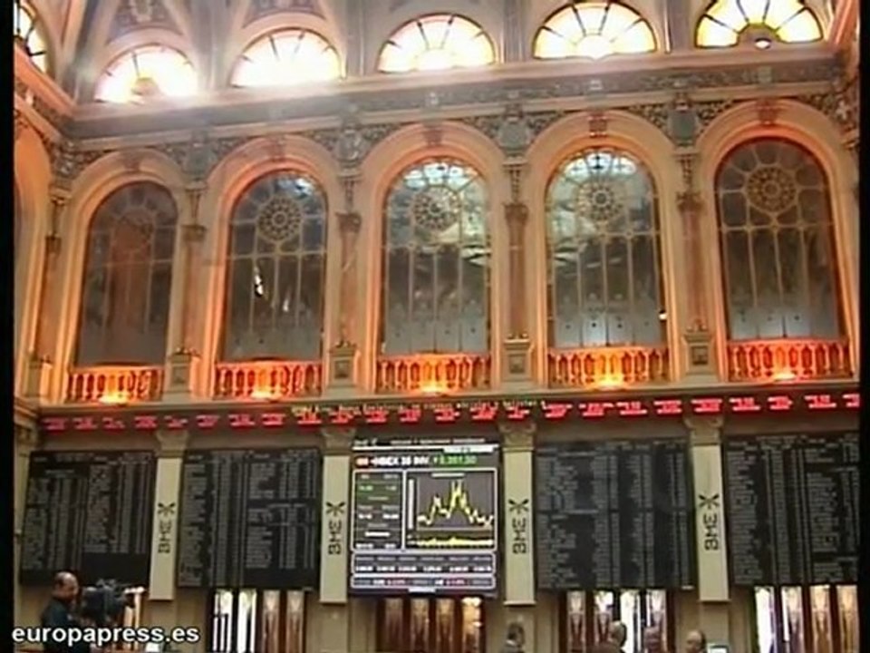 El Ibex 35 amplía su caída a media sesión