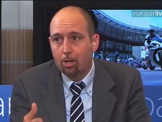 Comment réduire la pollution et le nombre de morts causés par les motos ?