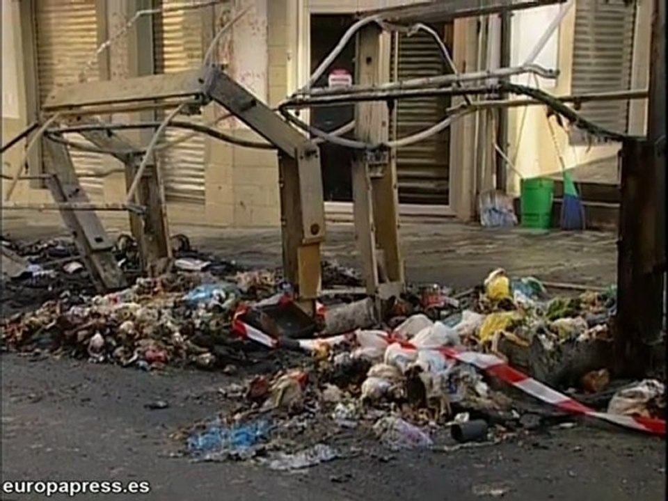 Queman media docena de contenedores en Ondárroa (Bizkaia)