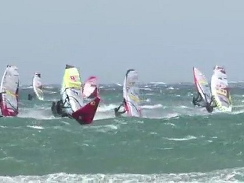 Windsurf Slalom PWA Catalunya : victoire d'Antoine Albeau dans 45 noeuds de Tramontane