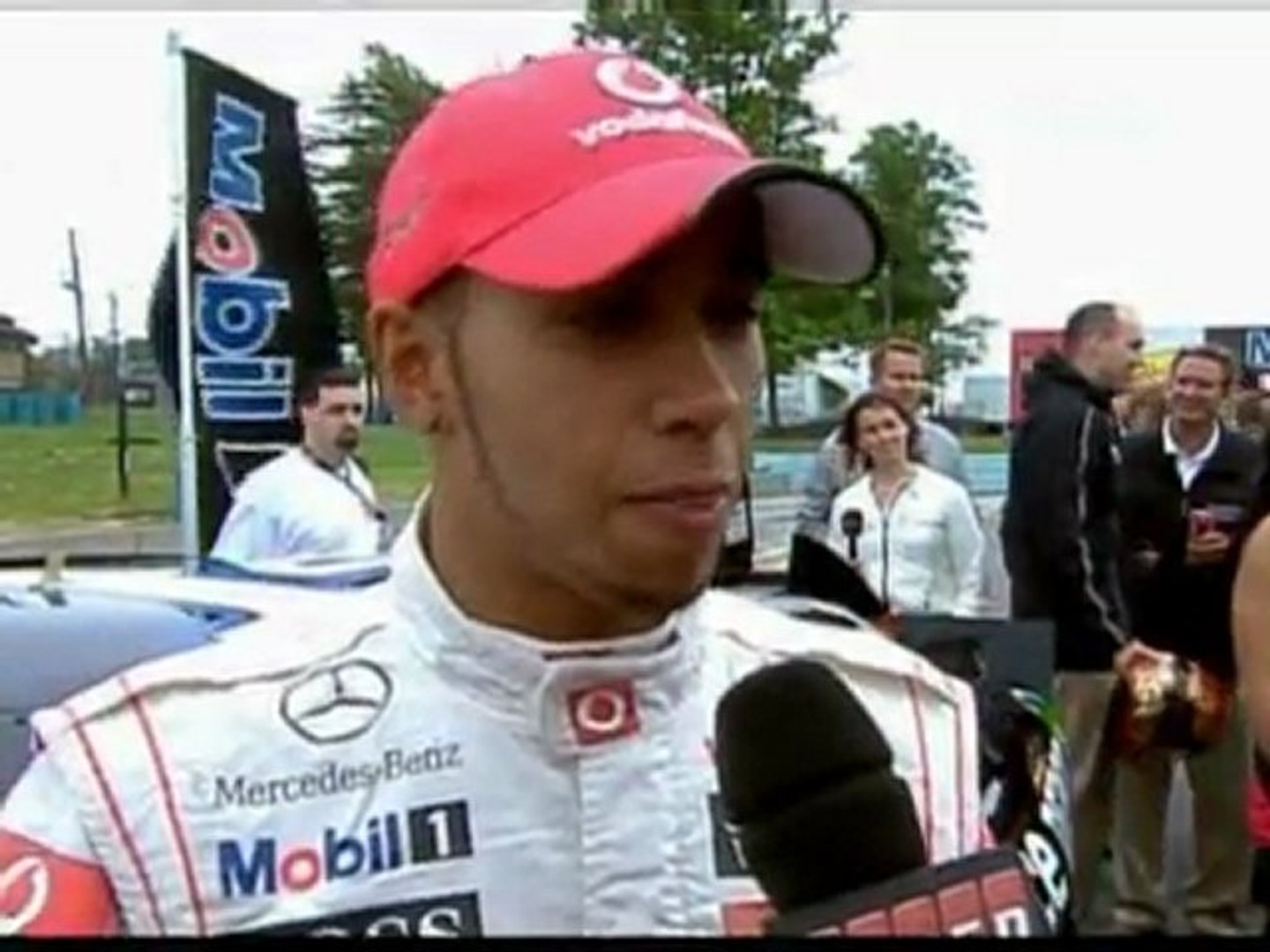 ⁣Lewis Hamilton tries Nascar