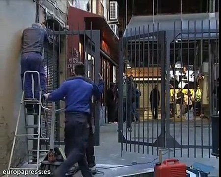 Instalan las rejas en mercado de la Boquería