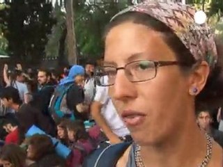 Las protestas de los indignados obligan a los diputados...
