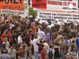 Grecia: migliaia di persone in piazza. Scontri con la...