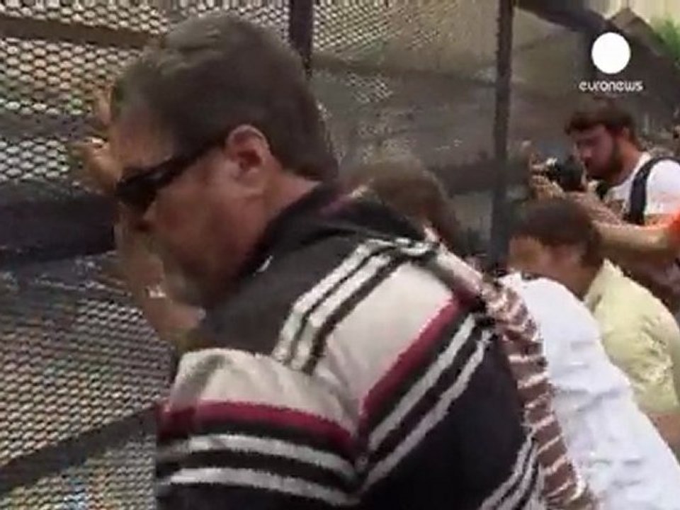 Violence in Athens as PM offers to resign