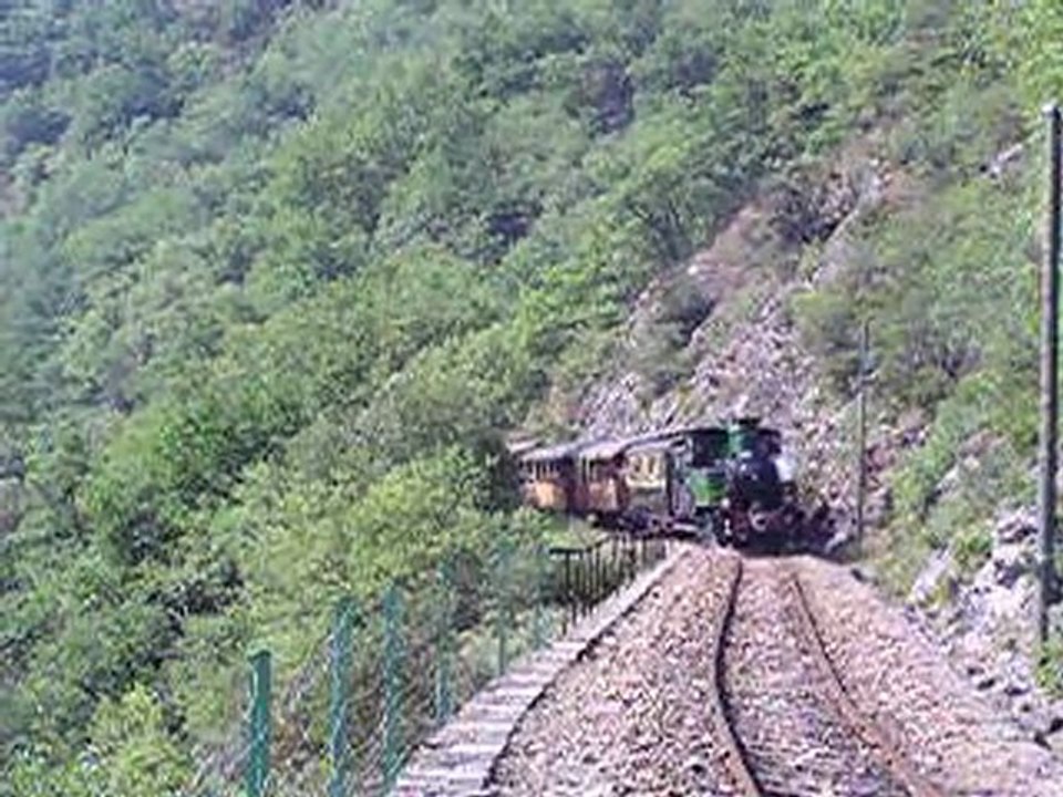 Train touristique de l'ARDECHE : le MASTROU avant un tunnel ( Tournon -> Lamastre )