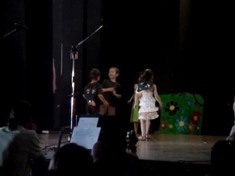 1er Spectacle de mon fils Matthéo à L'école