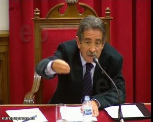 Revilla defiende las autonomías pero "con coto"
