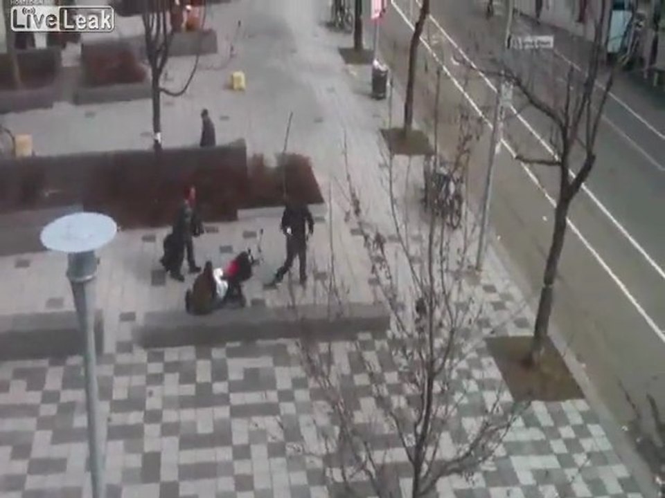 Crazy Dude In The Hood Ruft Sucker nach droht Jeder Gestanzte