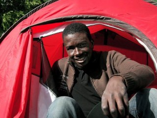 Bamory campe au milieu de la cité des 4000 pour obtenir un logement (juin 2011)