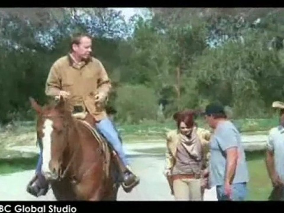 Kiefer Sutherland tourne le clip de HoneyHoney