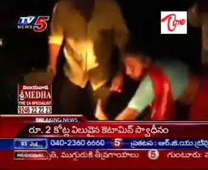 A Drunken man attempt rape on a Old lady @Karimnagar,villagers beating him