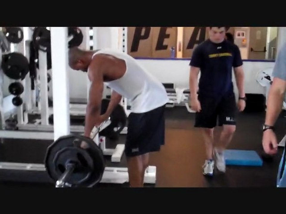 NGO OKAFOR AFRICAN AMERICAN BLACK MALE MODEL WORKING OUT - LEGS