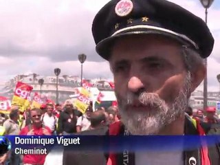 Plusieurs milliers de cheminots défilent à Paris