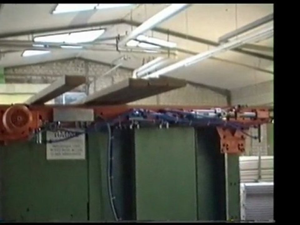 Timme Stapelautomaten GmbH - Spezialstapelmaschine hinter WEINIG Hobelmaschine