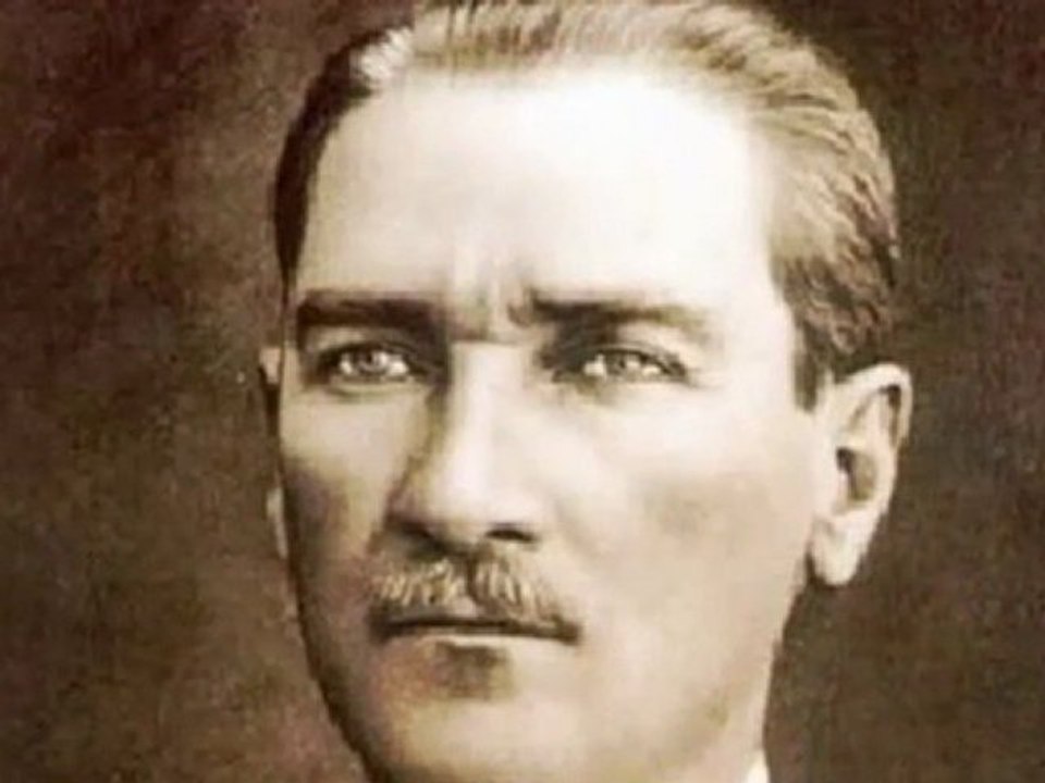 Bu Kalp Seni Unutur mu ~ Fikret Kızılok "Asrın Dev Lideri"