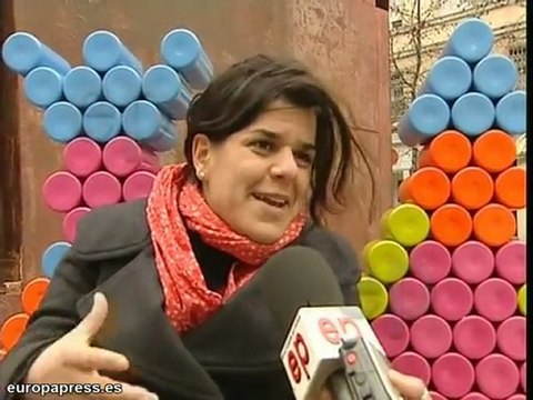 Montan un belén con cantimploras térmicas