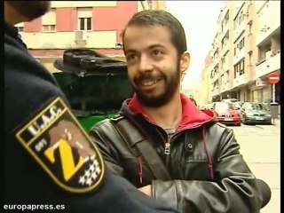 Un policía evita el incendio de una discoteca