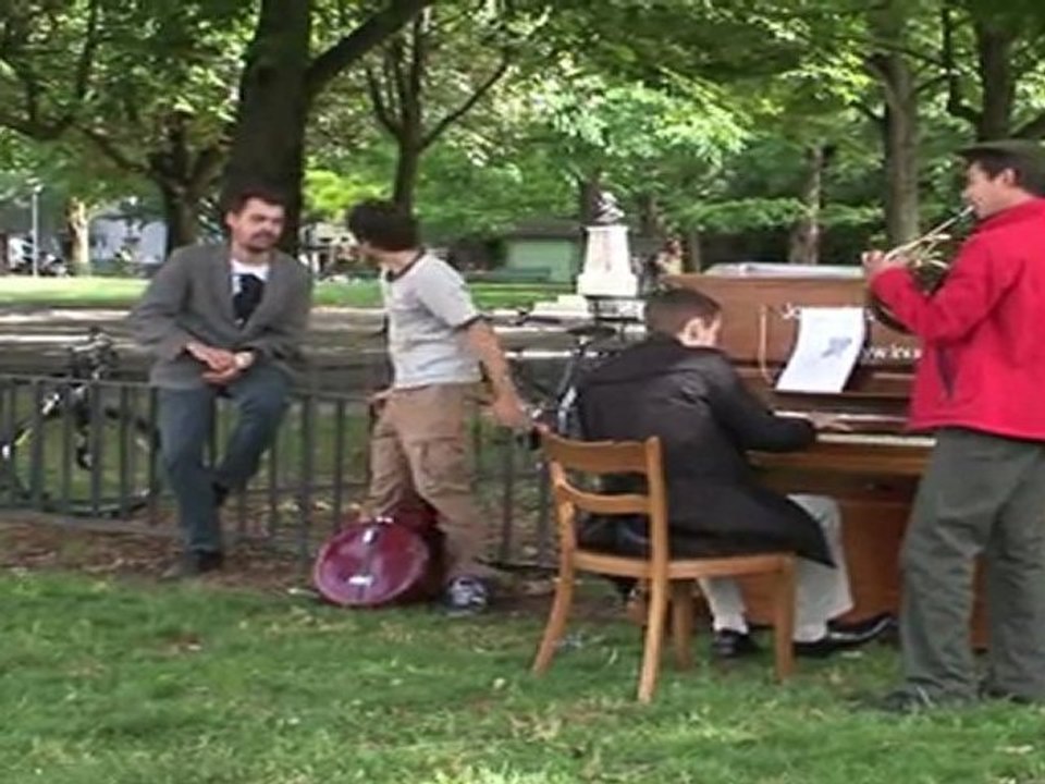 Pianos left in Geneva public places for anyone to play