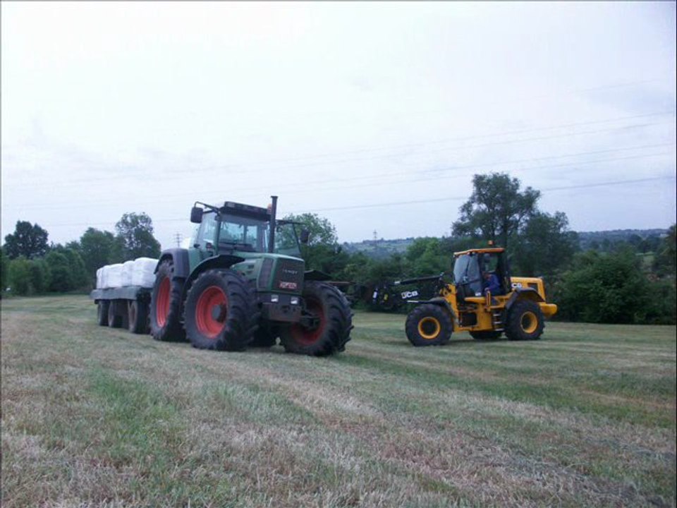 Ramassage de balles carrée 2011 par Dumont & Fils !