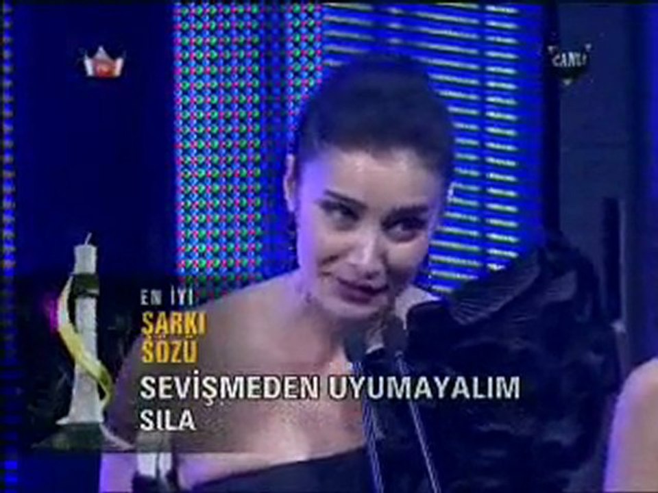 En İyi Şarkı Sözü - Sevişmeden Uyumayalım (Kral Tv müzik ödülleri)