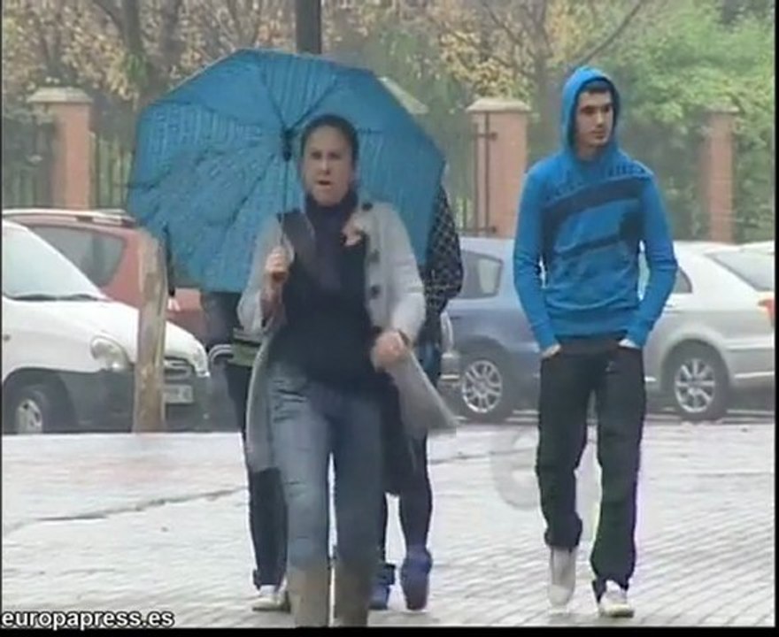 Valencia amanece con cielos nublados y lluvias débiles