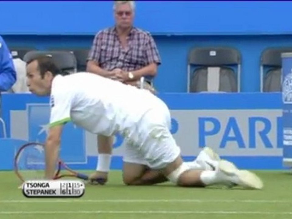 Jo-Wilfried Tsonga chute à Eastbourne