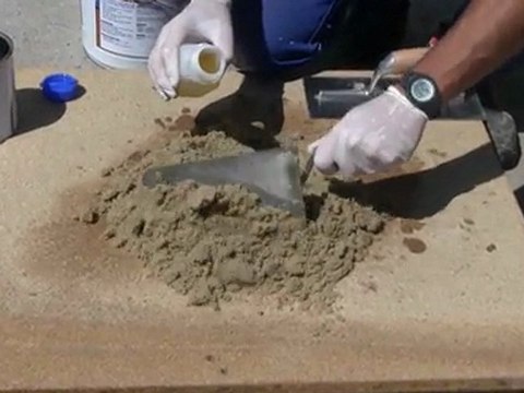 Mortier epoxy de ragreage Reparation beton Bouchage trous nid de poule Rattrapage de niveau