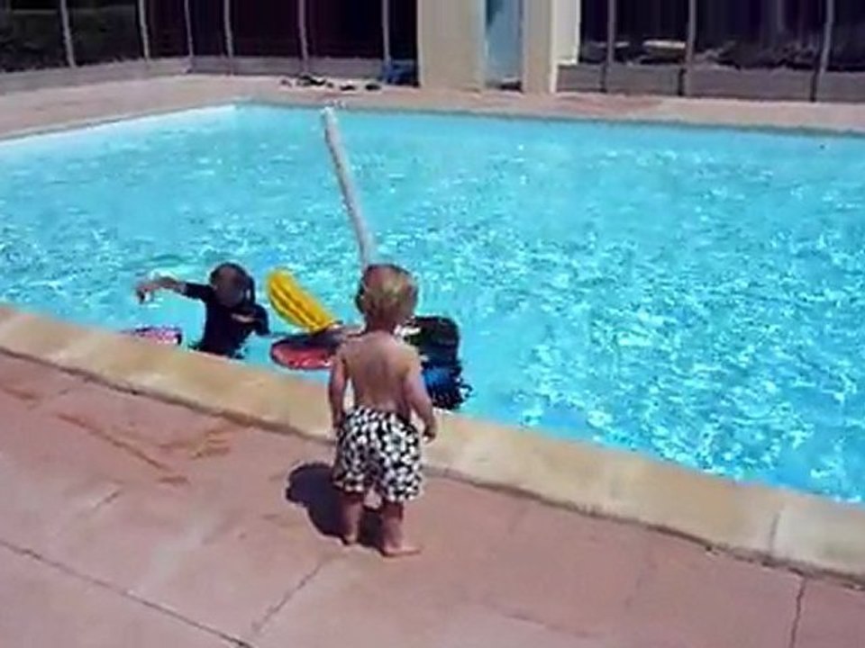 20110613 Clara Nico et Romain à la piscine 1 Lacanau