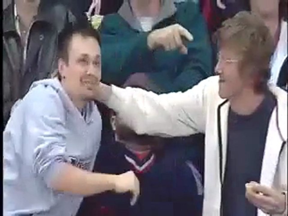 Homosexuell Guy Attack Während Game