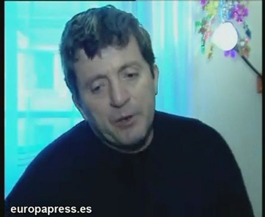 Postrado en silla de ruedas y sin ninguna ayuda